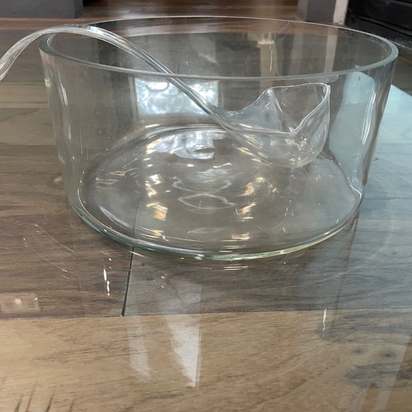 Excellent Condition Heavy Glass Punch/Salad Bowl with Ladle - Picture 3 of 7